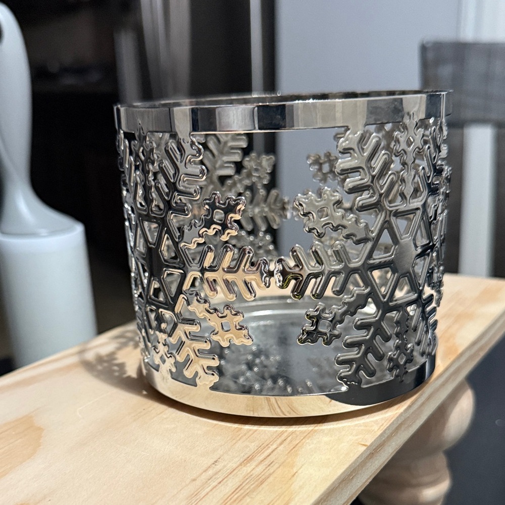 Bath and Body Works Silver Snowflake Candle Holder - Picture 6 of 6